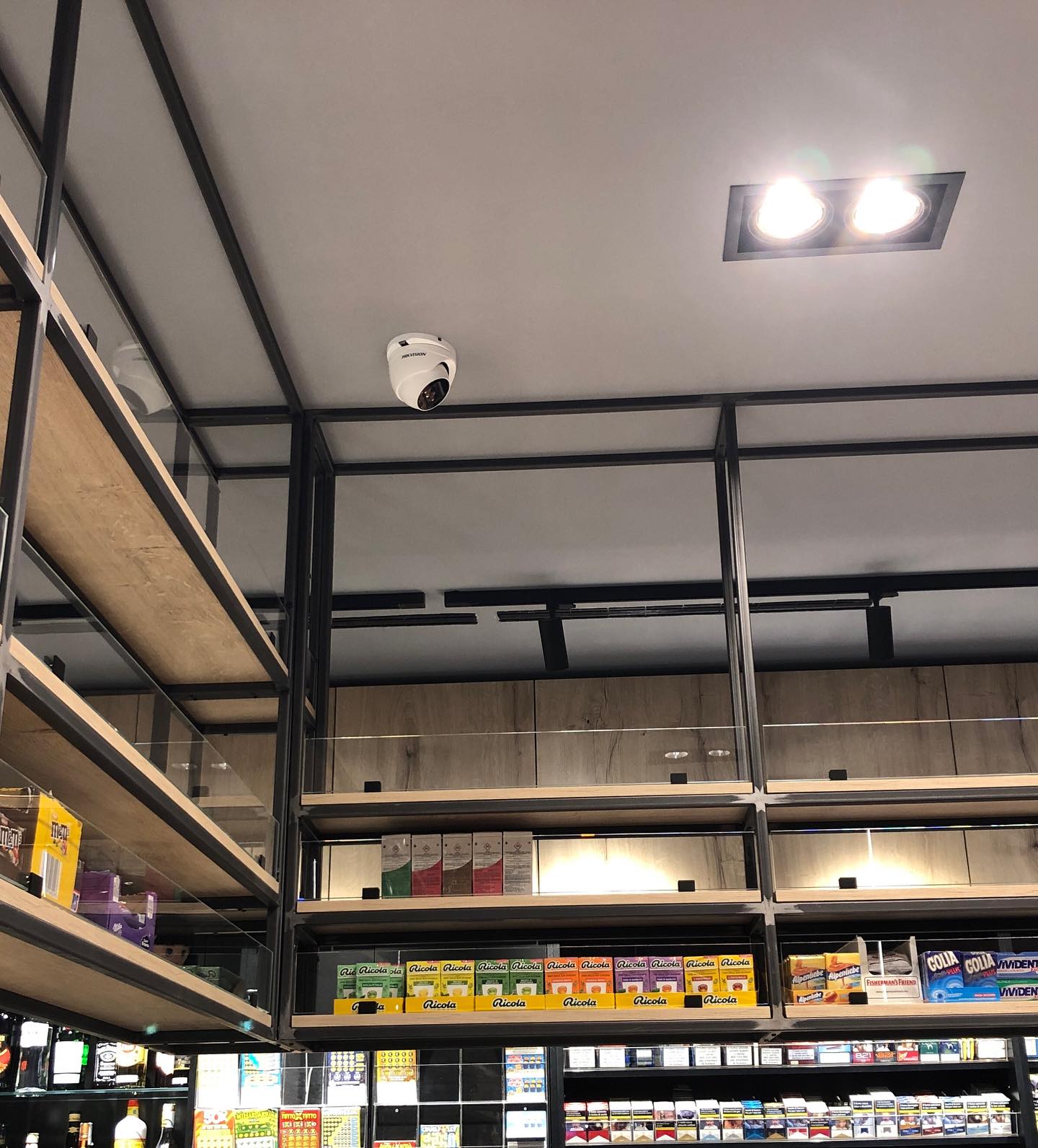 Controlla il tuo locale con #impiantidivideosorveglianza a regola d’arte. @emiltronica_srl www.emiltronica.it #videosorveglianzabologna #sicurezzabologna #tvcc  #hikvision @hikvisionitaly