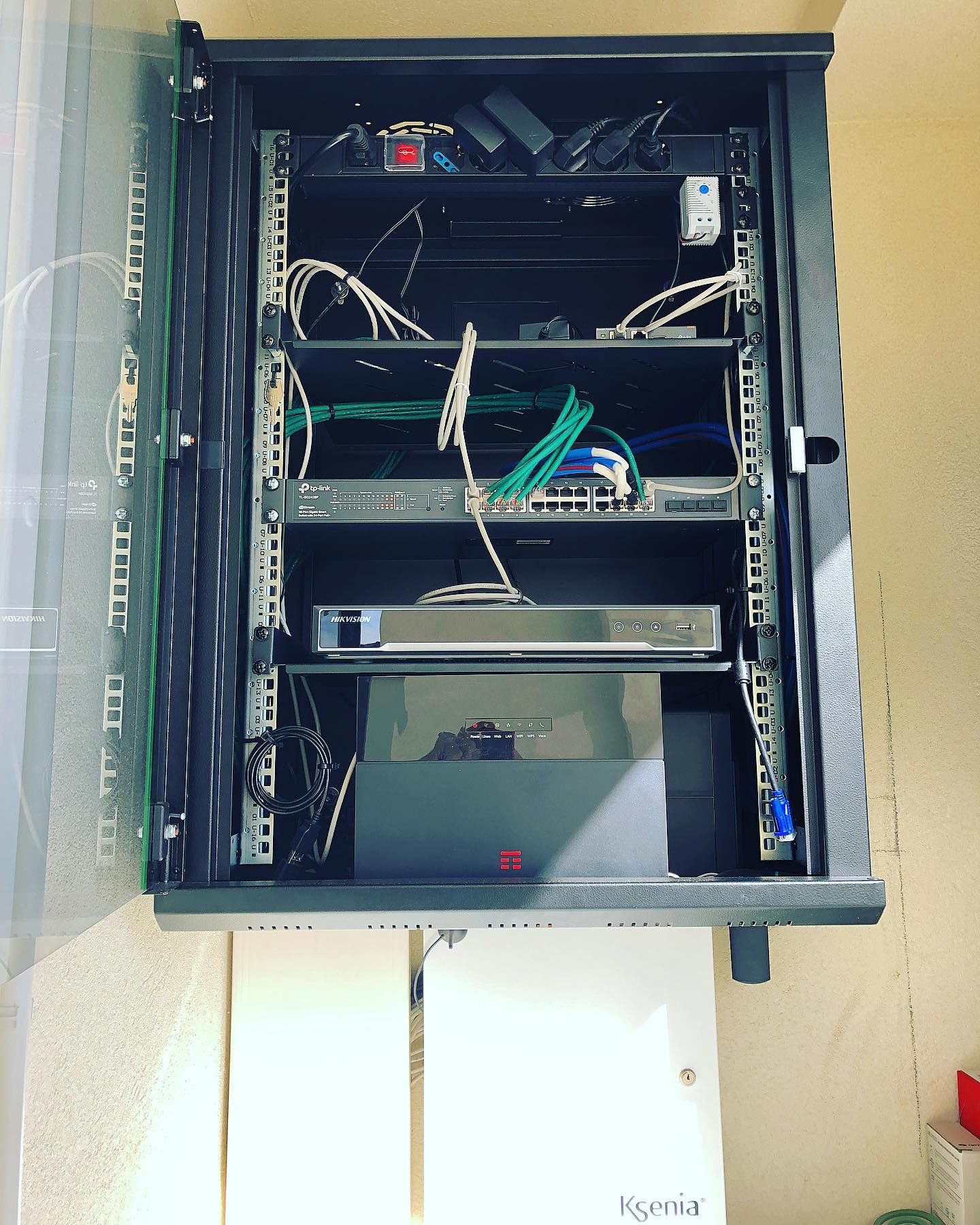 Richiedi la tua soluzione di #allarme e #videosorveglianza a @emiltronica_srl  @ksenia_security @hikvisionitaly www.emiltronica.it #videosorveglianzabologna #impiantisicurezza #allarmibologna #sicurezzabologna