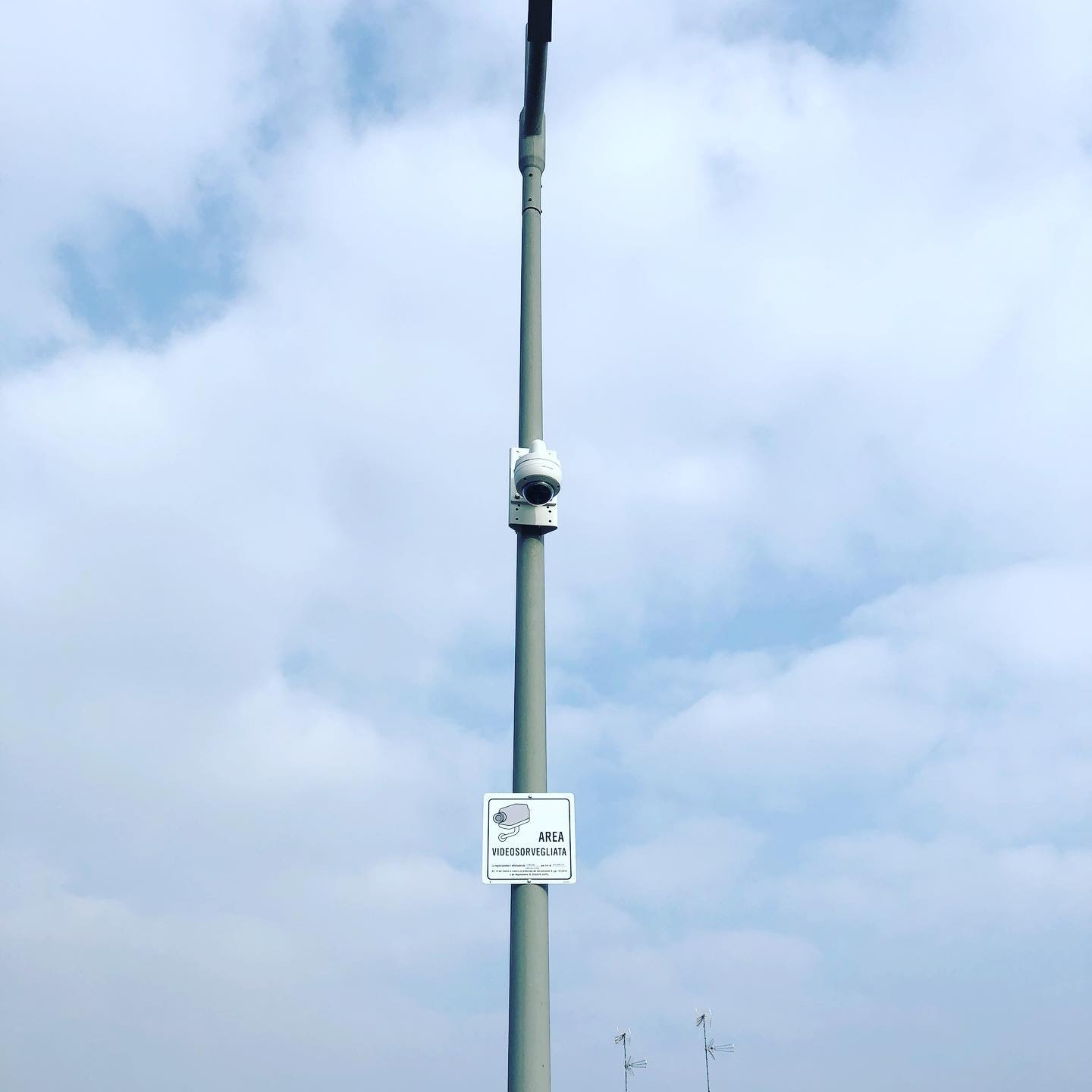 La #sicurezza per il parco della tua città. #videosorveglianza #controlloremoto . Richiedila a @emiltronica_srl #hikvisionpartner @hikvisionitaly @hikvision